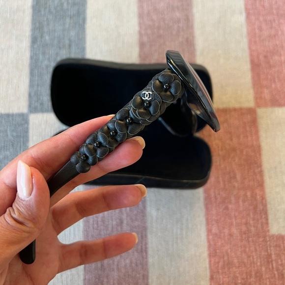 Chanel sunglasses with leather flowers - Picture 6 of 6